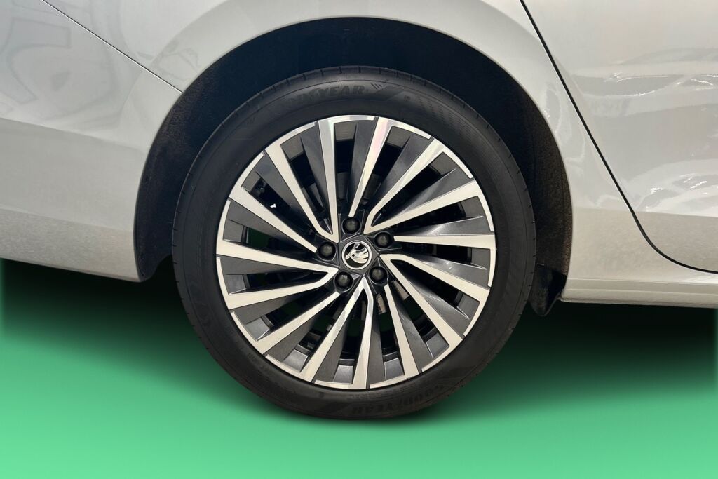 SKODA Superb Combi B9 2024 Combi 1.5 TSI PHEV L&K DSG Autom.