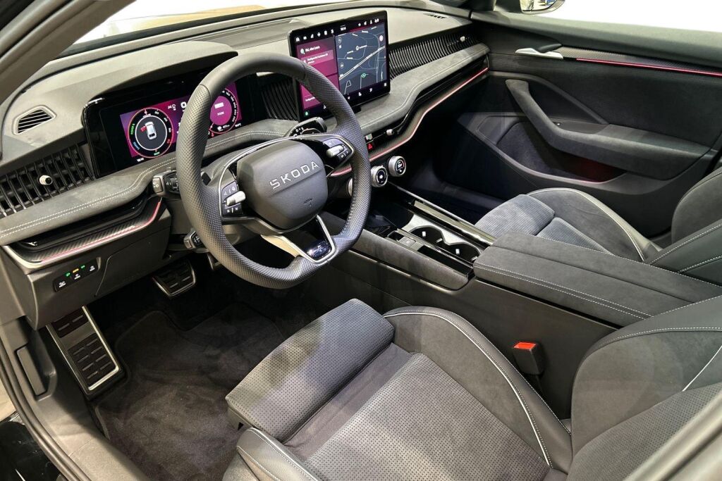 Skoda Superb 2025 Combi 1.5 TSI PHEV SportLine Explore DSG Autom.