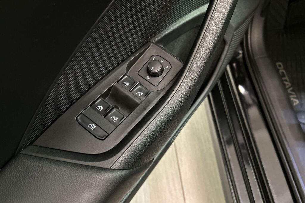Skoda Octavia 2023 Combi 1.5 TSI Ambition eTEC DSG Autom.