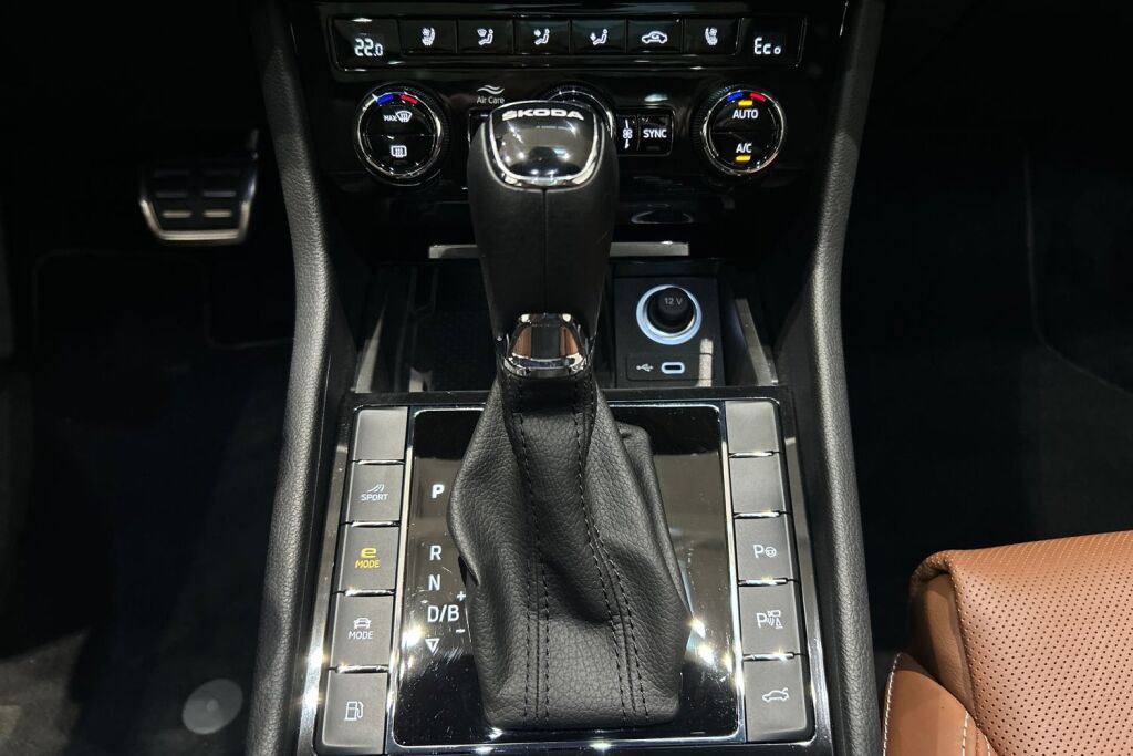 Skoda Superb 2024 Combi 1.4 TSI PHEV L&K iV BusinessLine DSG Autom.