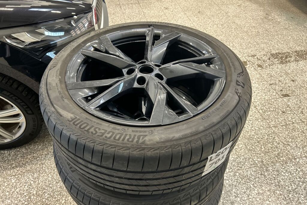 SKODA Enyaq 2024 Coupe 80x 4x4 RS iV