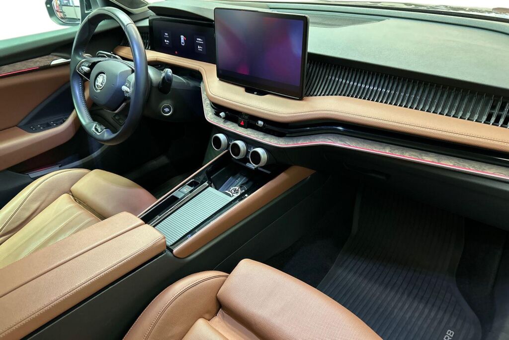 Skoda Superb 2024 Combi 1.5 TSI PHEV L&K DSG Autom.