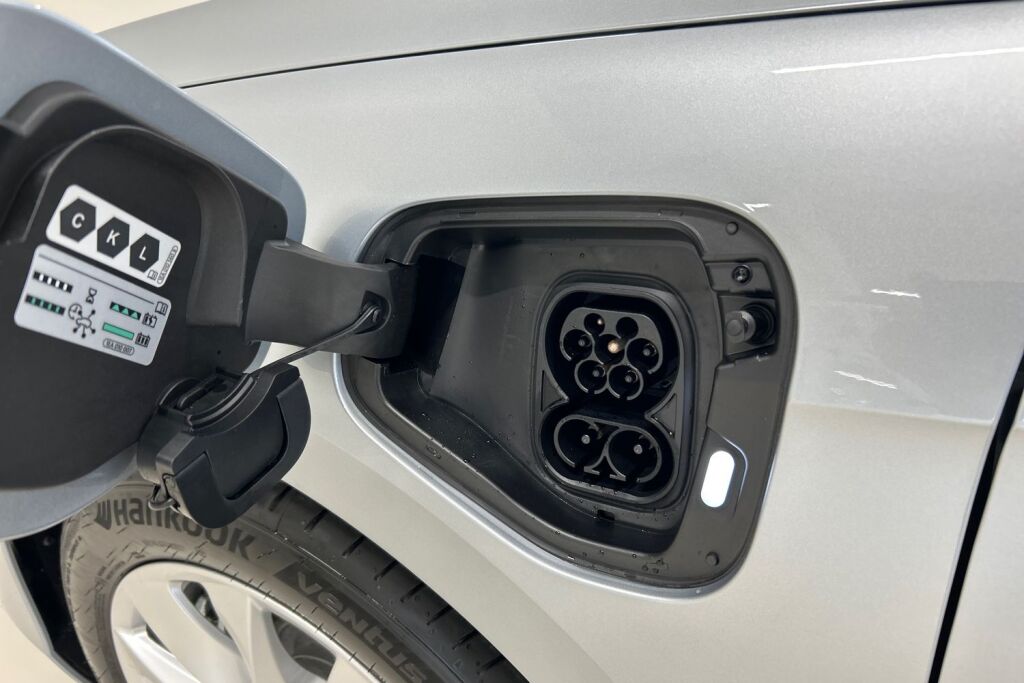 Skoda Superb 2026 Combi 1.5 TSI PHEV Selection DSG Autom.