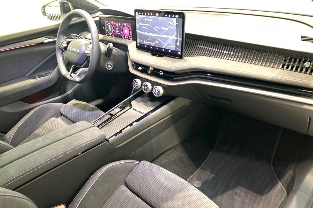Skoda Superb 2026 Combi 1.5 TSI PHEV SportLine Explore DSG Autom.