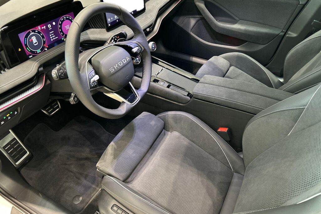 Skoda Superb 2026 Combi 1.5 TSI PHEV SportLine Explore DSG Autom.