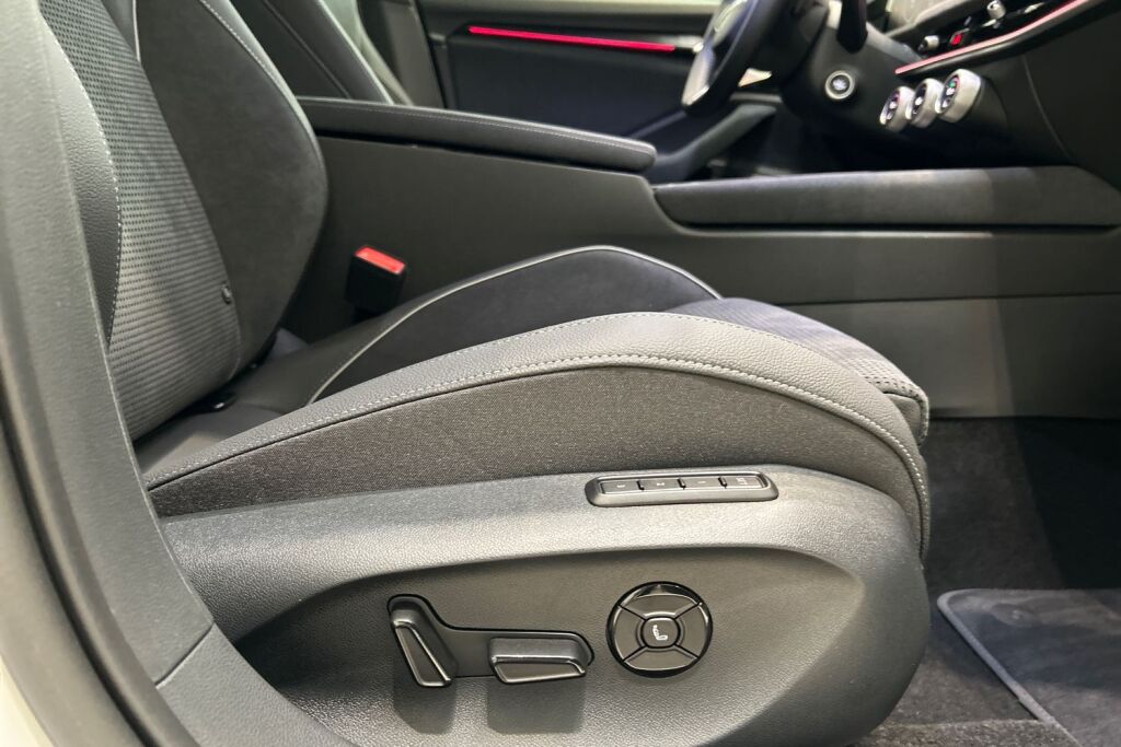 Skoda Superb 2026 Combi 1.5 TSI PHEV SportLine Explore DSG Autom.