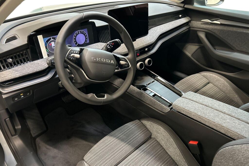 Skoda Superb 2026 Combi 1.5 TSI PHEV Style Explore DSG Autom.