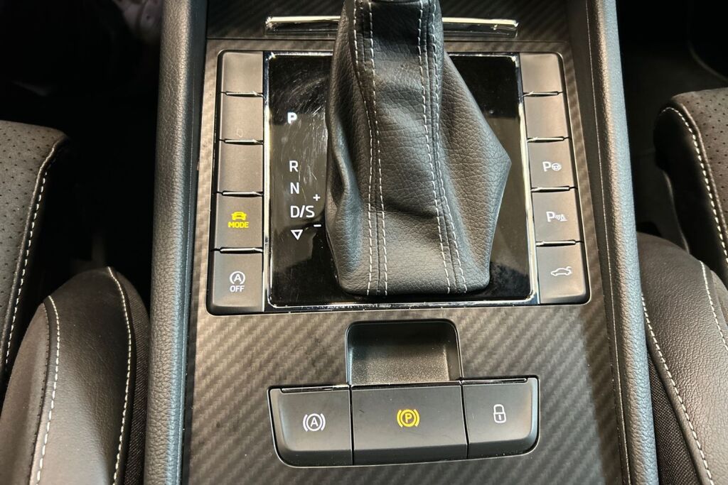 Skoda Superb 2023 1.5 TSI ACT SportLine Business DSG Autom.