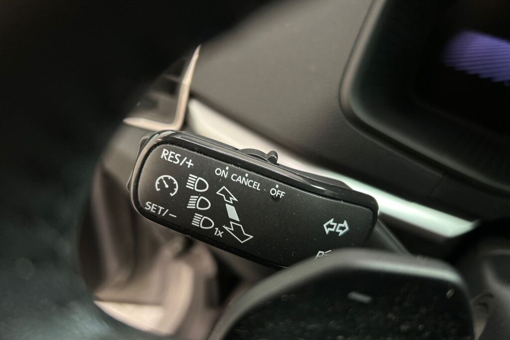 Skoda Karoq 2023 1.5 TSI Ambition DSG Autom.