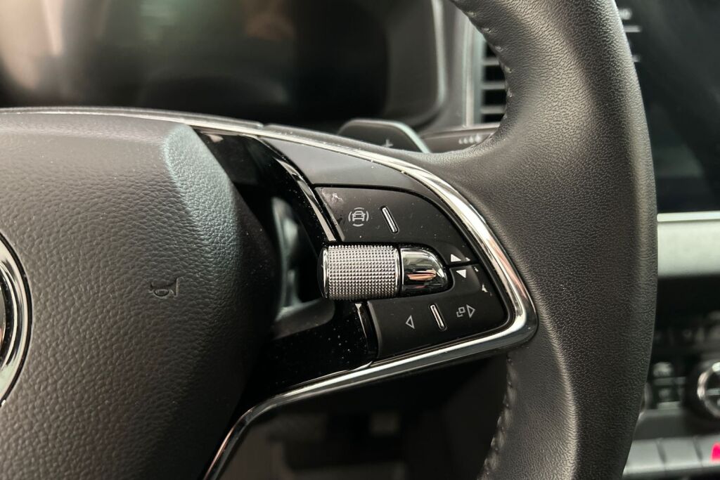 Skoda Karoq 2023 1.5 TSI Ambition DSG Autom.