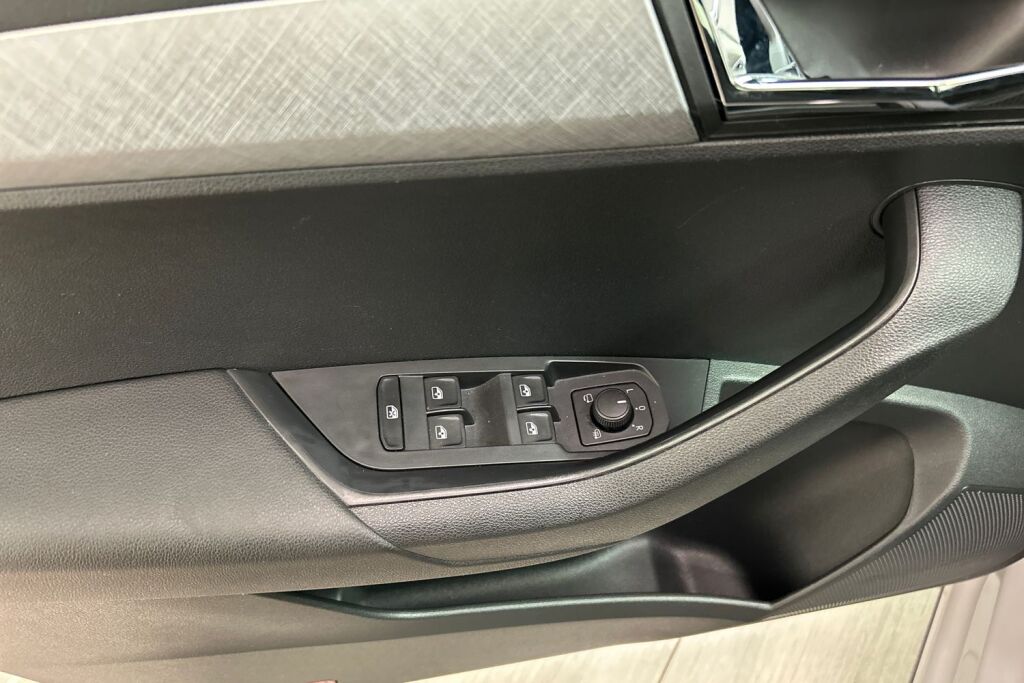 Skoda Karoq 2023 1.5 TSI Ambition DSG Autom.