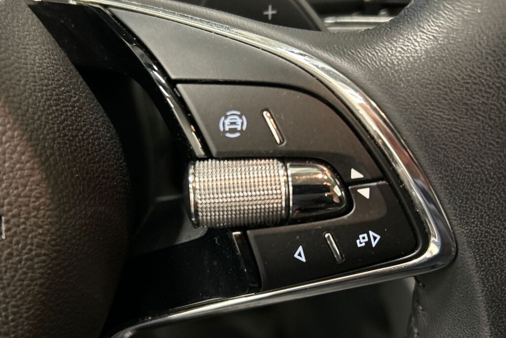 Skoda Karoq 2023 1.5 TSI Ambition DSG Autom.