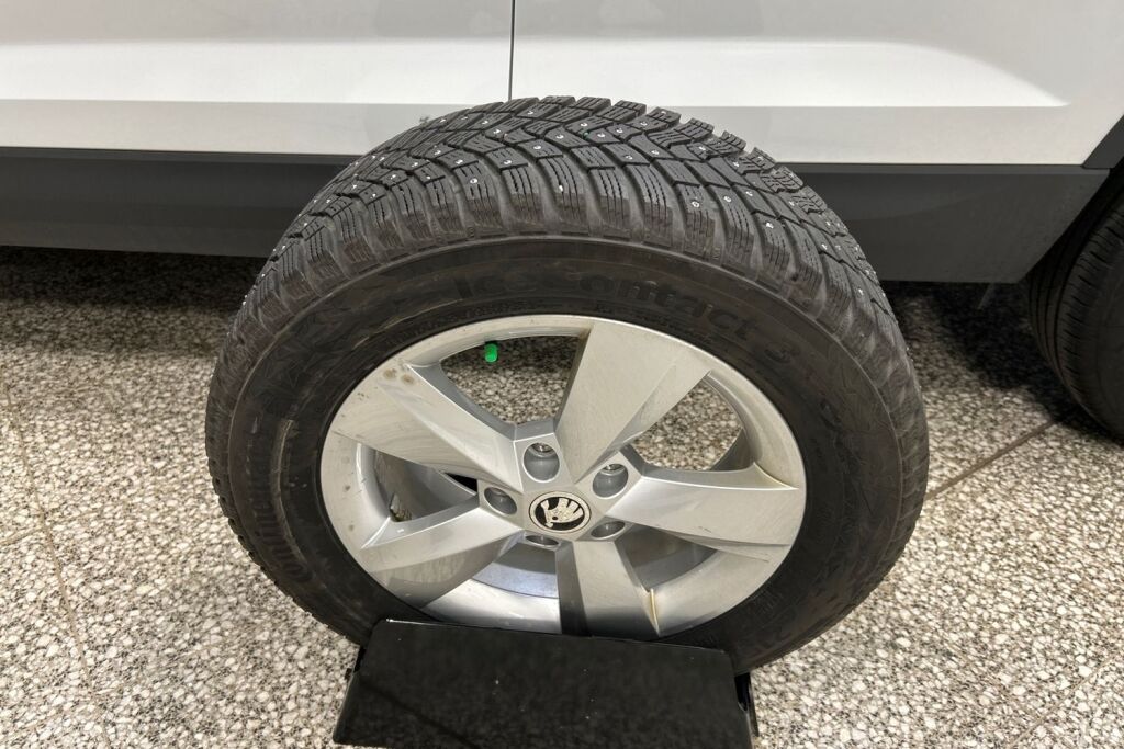 Skoda Karoq 2023 1.5 TSI Ambition DSG Autom.