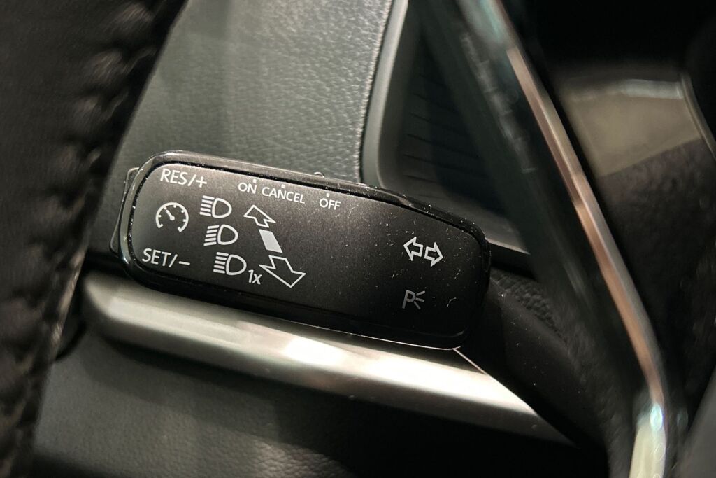 Skoda Karoq 2023 1.5 TSI Ambition DSG Autom.