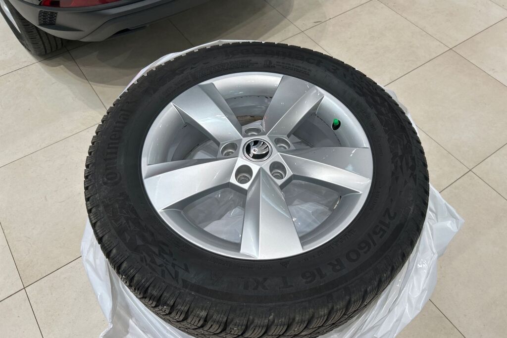 Skoda Karoq 2023 1.5 TSI Ambition DSG Autom.