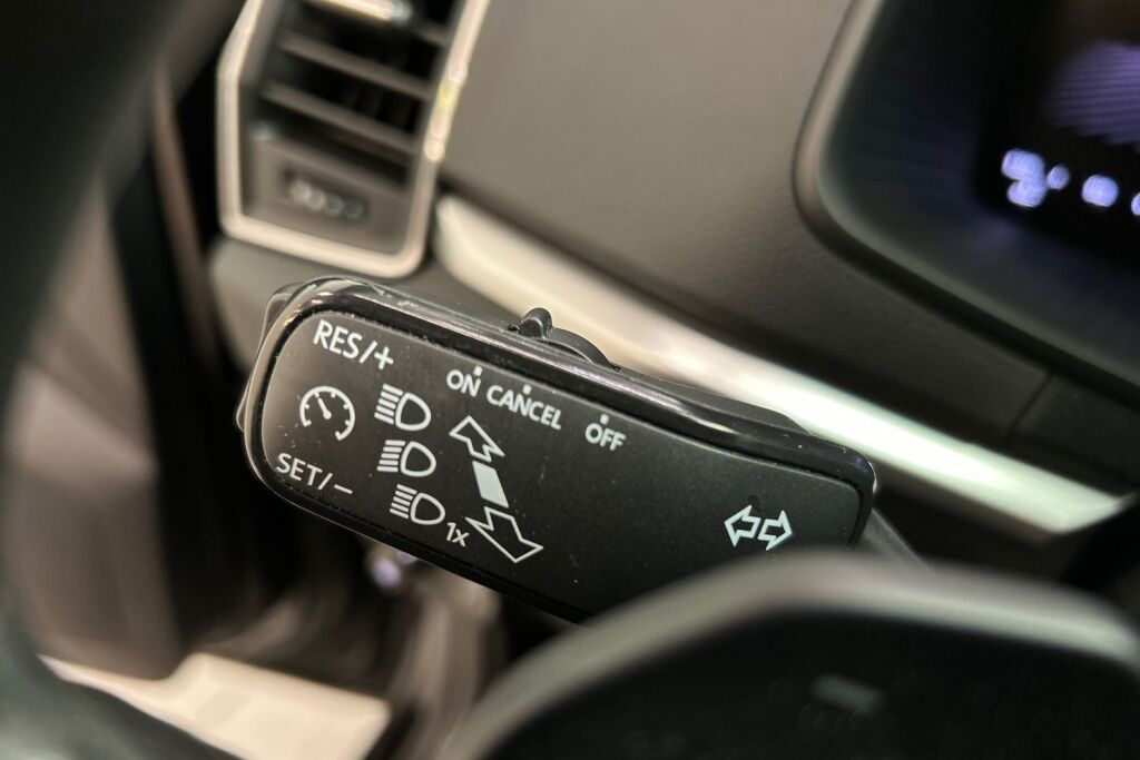 Skoda Karoq 2023 1.5 TSI Ambition DSG Autom.