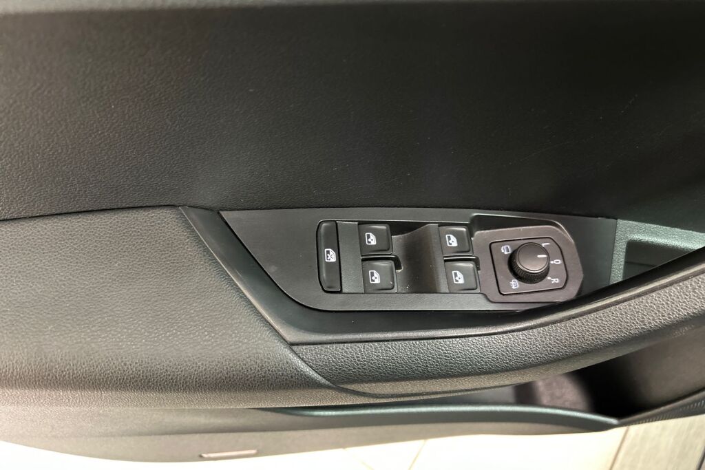 Skoda Karoq 2023 1.5 TSI Ambition DSG Autom.