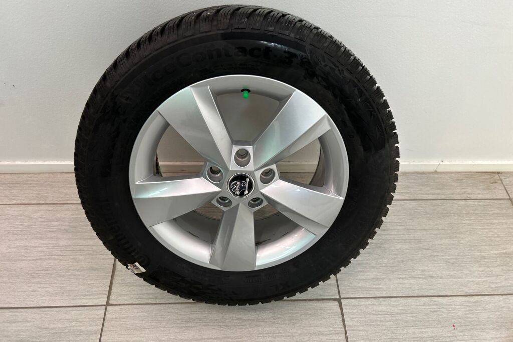 SKODA Karoq 2023 1.5 TSI Ambition DSG Autom.