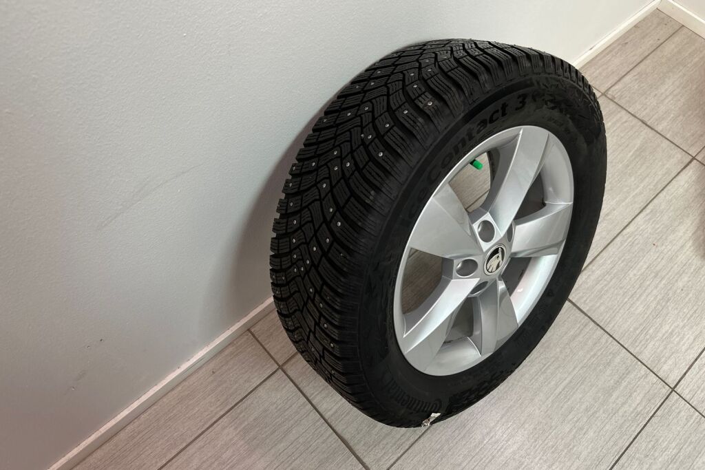 SKODA Karoq 2023 1.5 TSI Ambition DSG Autom.