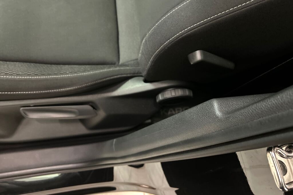 SKODA Karoq 2023 1.5 TSI Ambition DSG Autom.