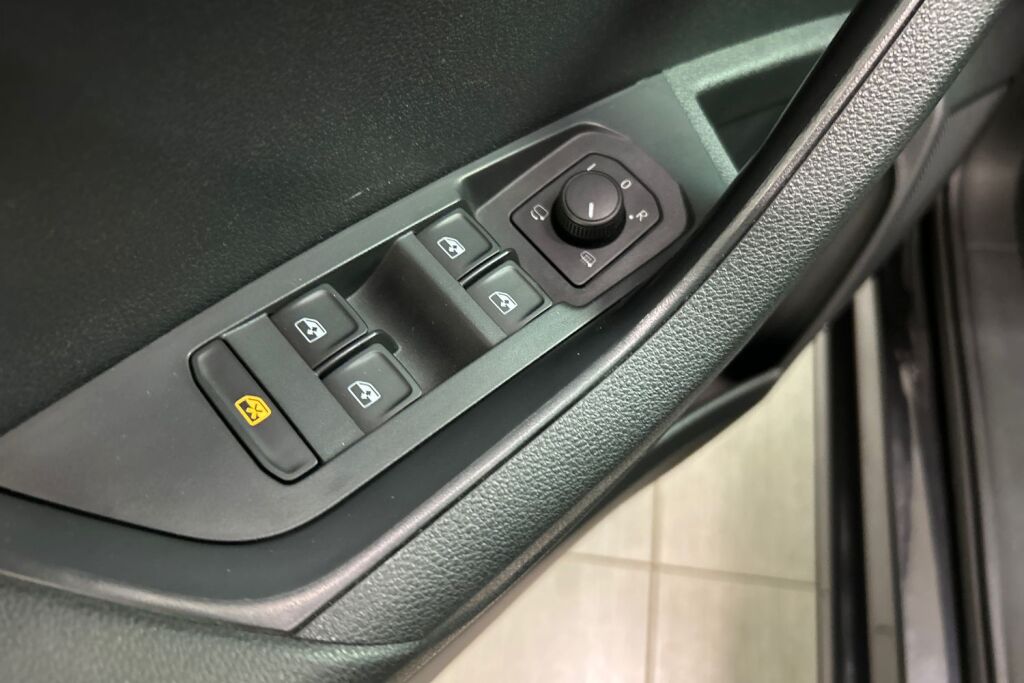 SKODA Karoq 2023 1.5 TSI Ambition DSG Autom.