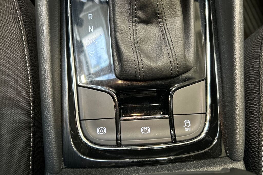 Skoda Karoq 2023 1.5 TSI Ambition DSG Autom.