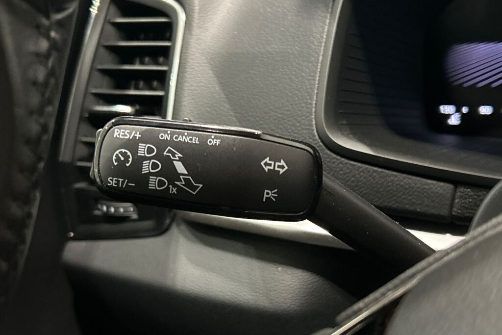 Skoda Karoq 2023 1.5 TSI Ambition DSG Autom.