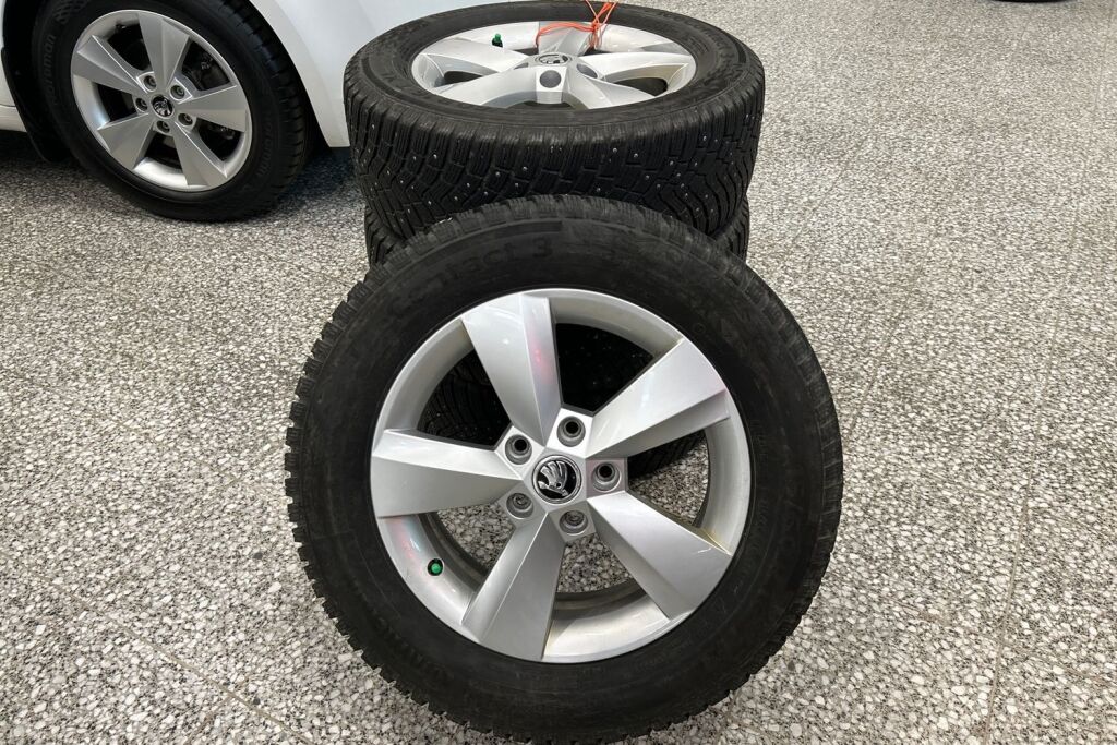 Skoda Karoq 2023 1.5 TSI 150hv Ambition DSG Autom.