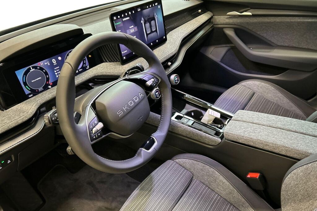 Skoda Superb 2026 Combi 1.5 TSI PHEV Style Explore DSG Autom.