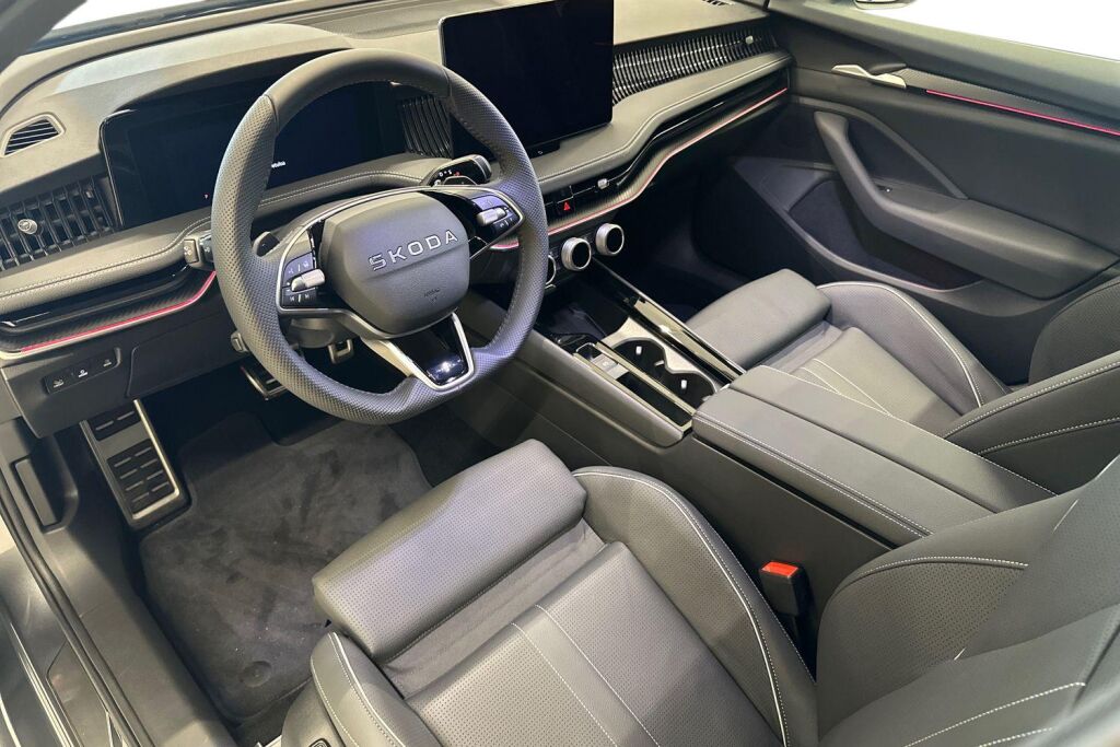 Skoda Superb 2026 Combi 1.5 TSI PHEV SportLine Explore DSG Autom.