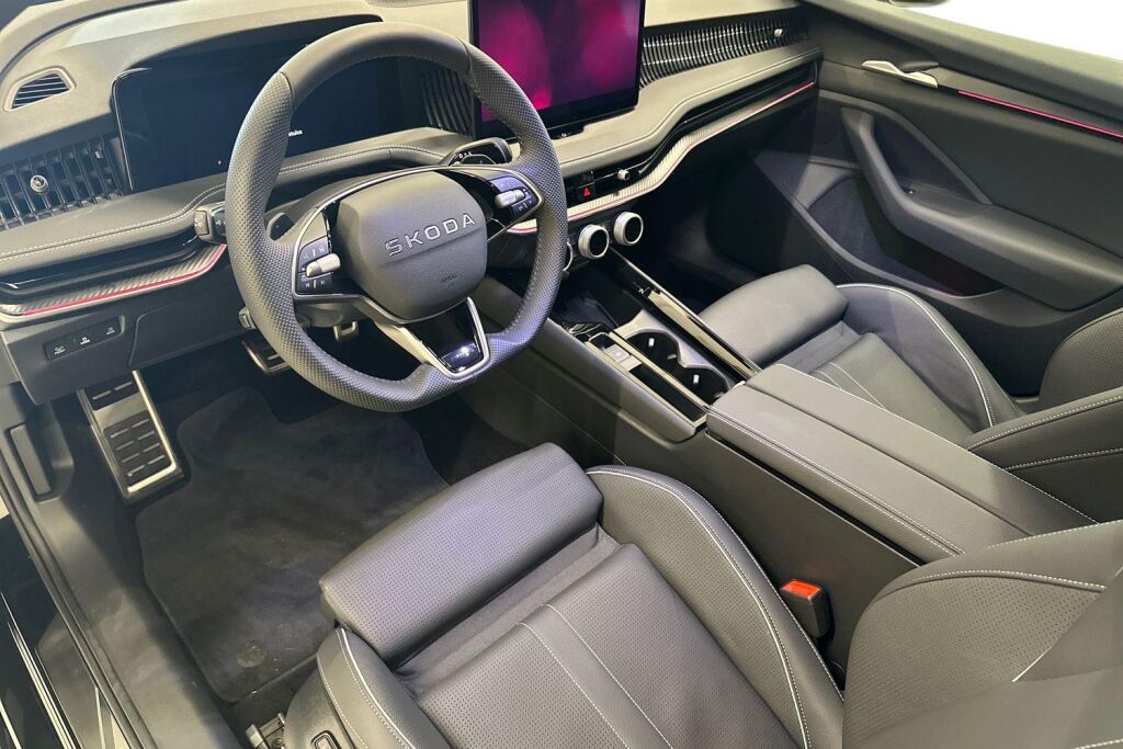 Skoda Superb 2026 Combi 1.5 TSI PHEV SportLine Explore DSG Autom.