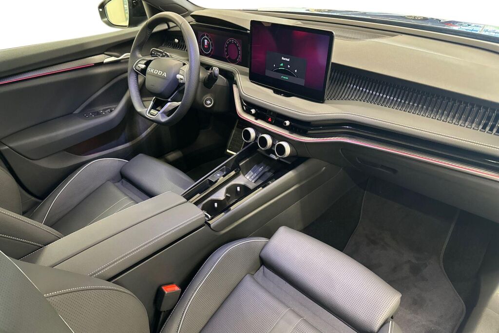 Skoda Superb 2026 Combi 1.5 TSI PHEV SportLine Explore DSG Autom.