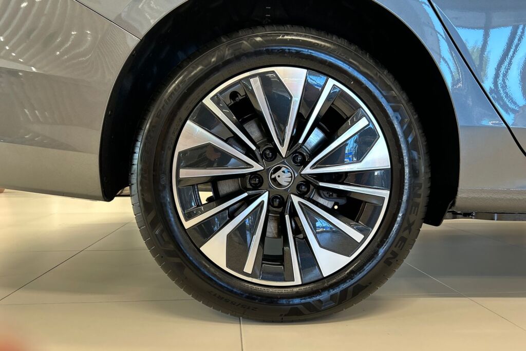Skoda Superb 2026 Combi 1.5 TSI PHEV Style Explore DSG Autom.