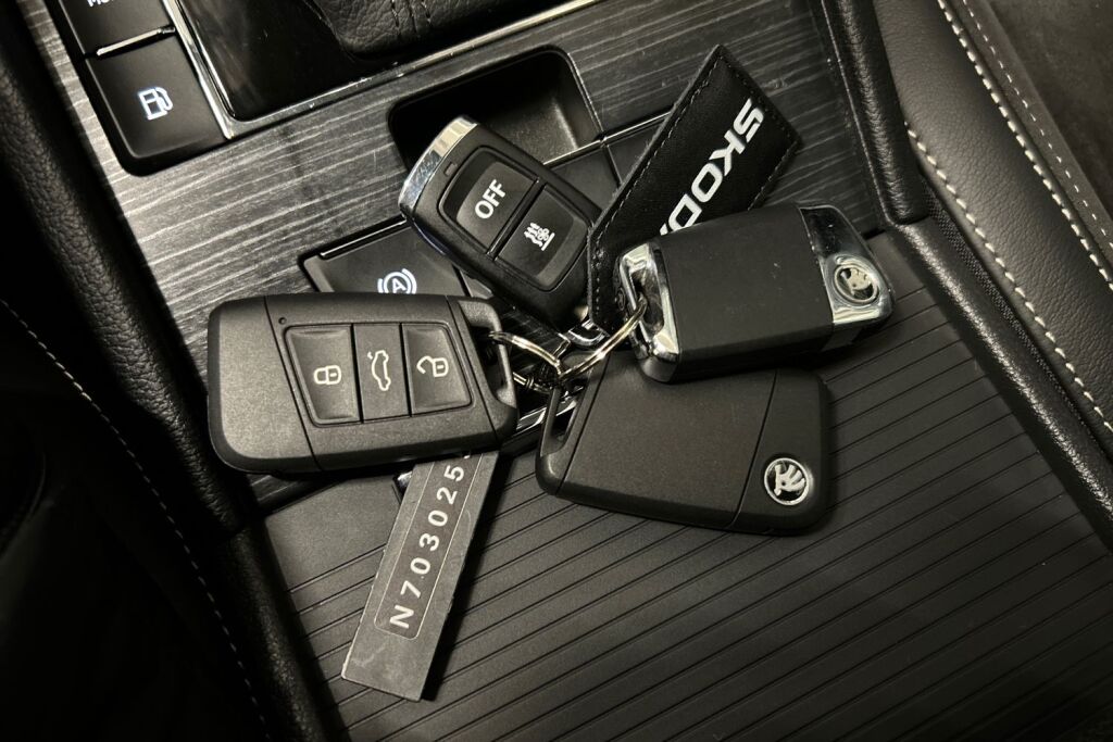 SKODA SUPERB 2022 Combi 1.4 TSI PHEV Style iV DSG Autom.