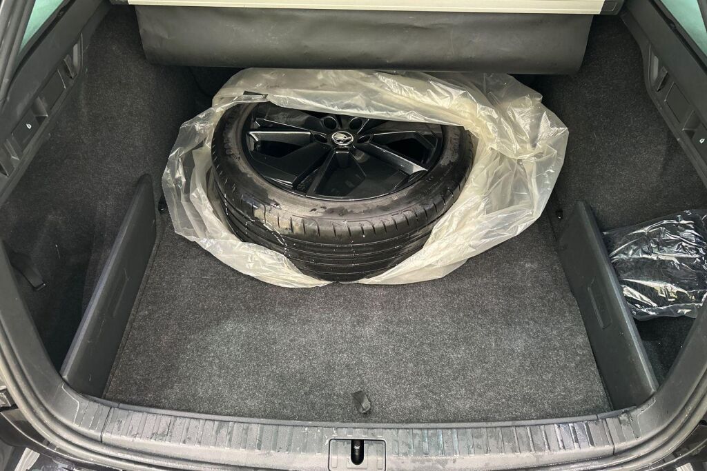 Skoda Octavia 2023 Combi 2.0 TDI 200 RS DSG Autom.