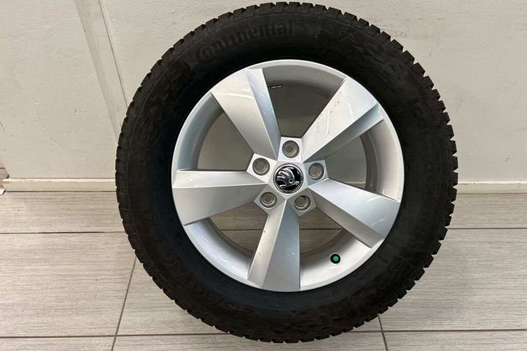 Skoda Karoq 2023 1.5 TSI Ambition DSG Autom.