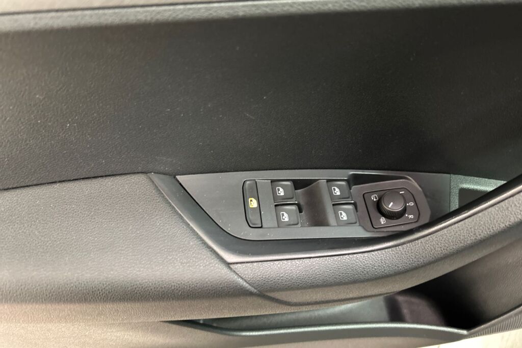 Skoda Karoq 2023 1.5 TSI Ambition DSG Autom.