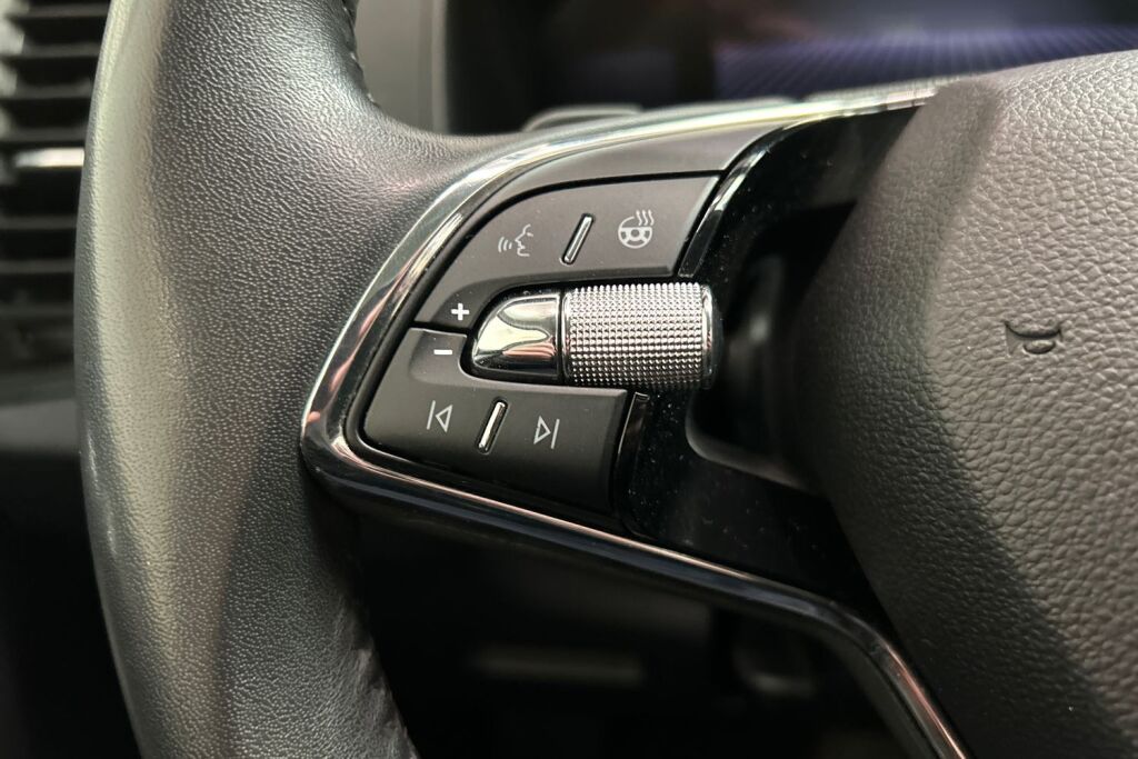 Skoda Karoq 2023 1.5 TSI Ambition DSG Autom.