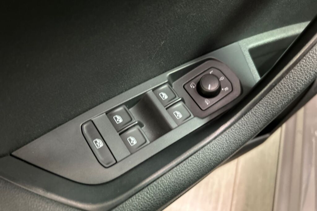 Skoda Karoq 2023 1.5 TSI Ambition DSG Autom.