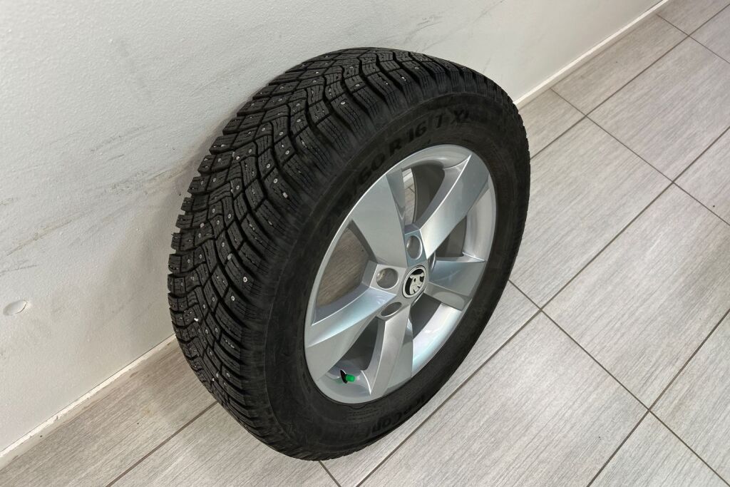 Skoda Karoq 2023 1.5 TSI Ambition DSG Autom.