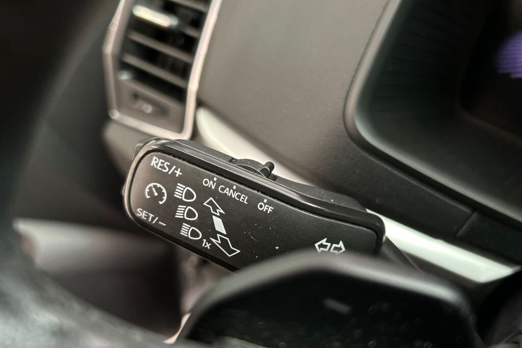 Skoda Karoq 2023 1.5 TSI Ambition DSG Autom.