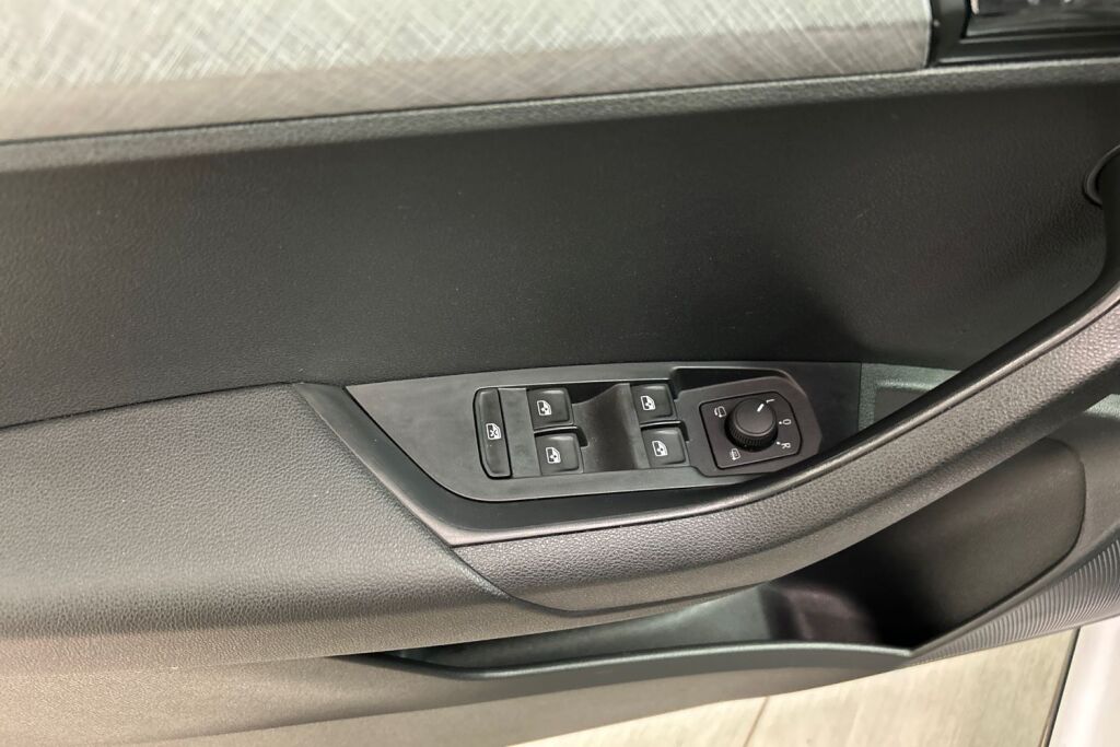 Skoda Karoq 2023 1.5 TSI Ambition DSG Autom.