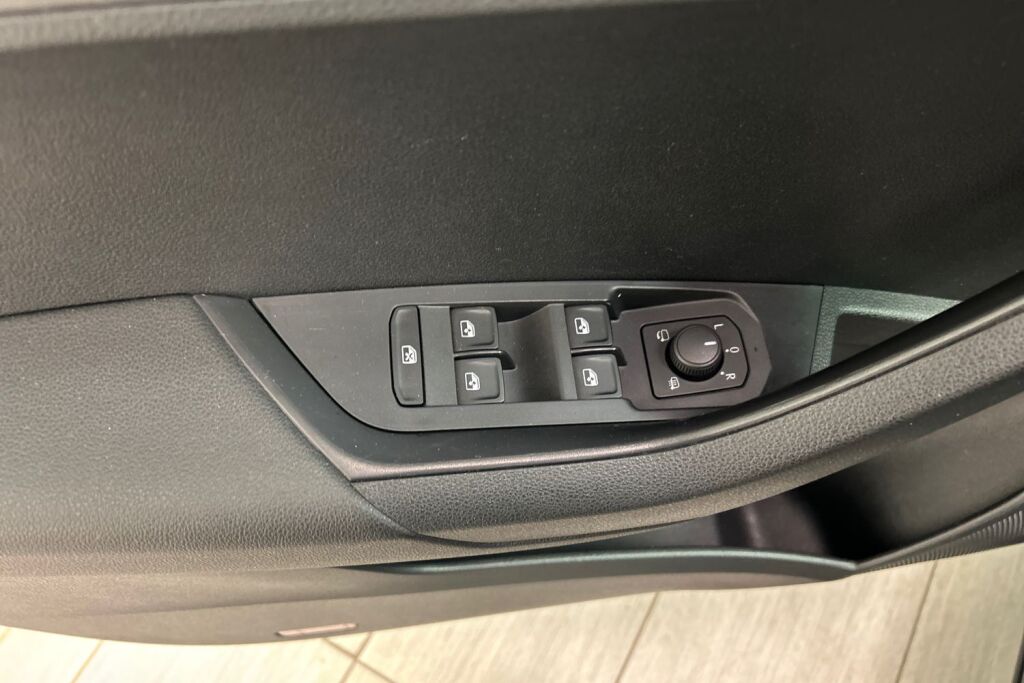 Skoda Karoq 2023 1.5 TSI Ambition DSG Autom.