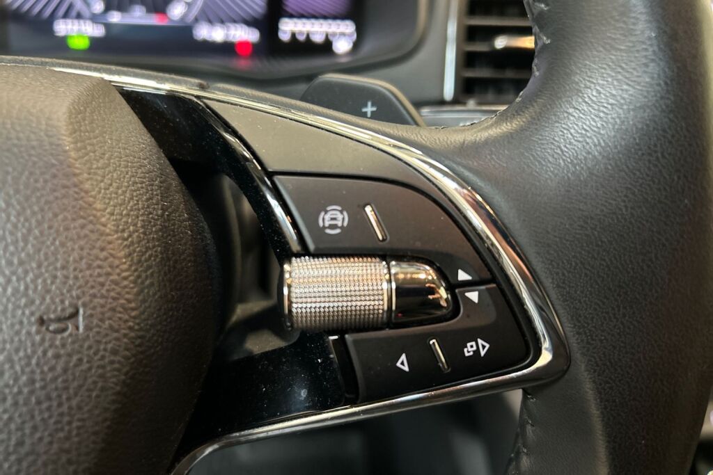 Skoda Karoq 2023 1.5 TSI Ambition DSG Autom.