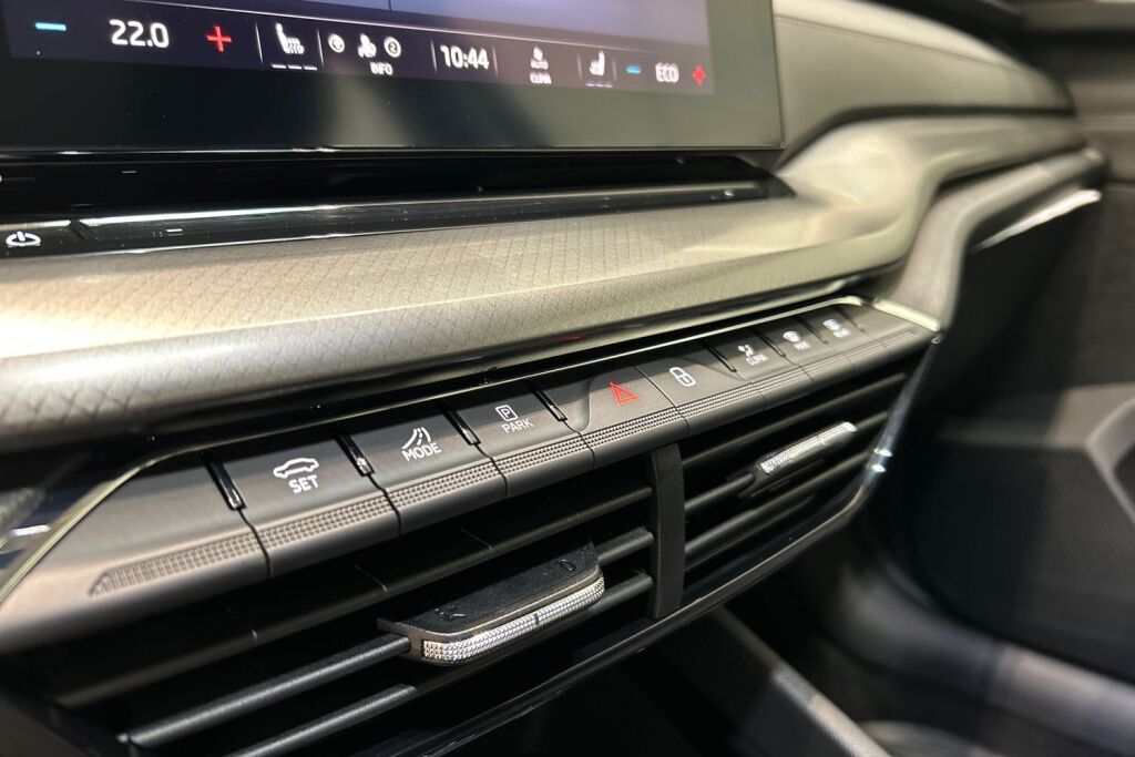 SKODA Octavia 2024 Combi 1.4 TSI PHEV Ambition iV DSG Autom. Loistoturva 12 kk /20tkm veloituksetta, 2vuotta/40tkm 590€