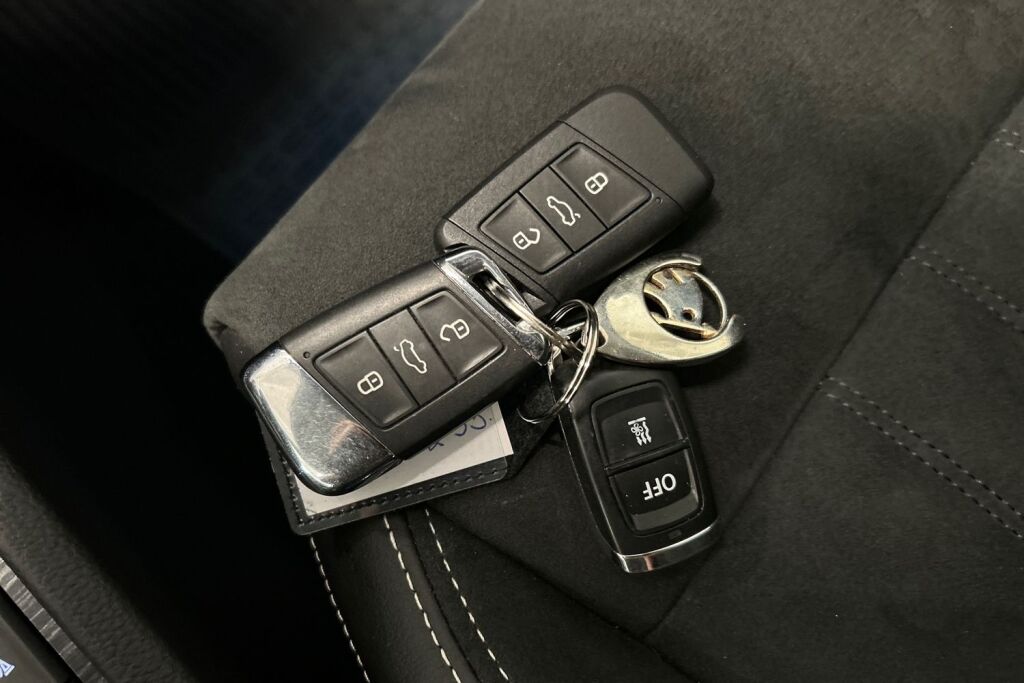 Skoda Superb 2023 Combi 1.4 TSI PHEV Style iV BusinessLine DSG Autom.