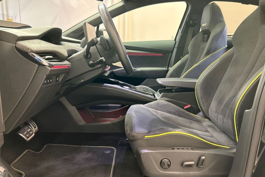 Skoda Enyaq 2025 Coupe 85x 4x4 RS