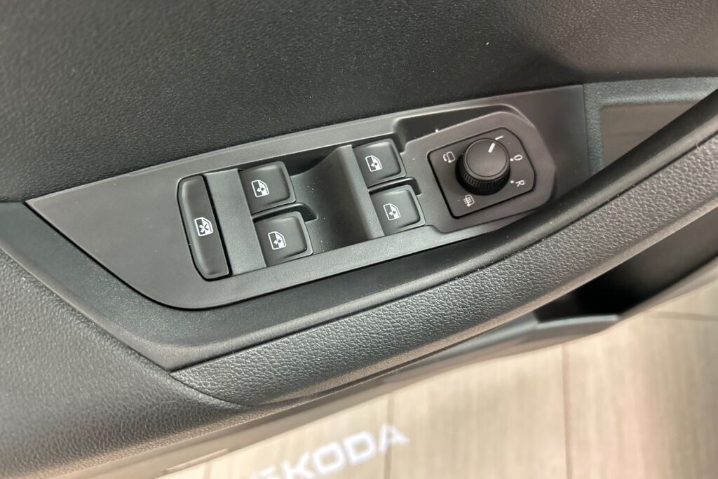 Skoda Karoq 2025 1.5 TSI Style DSG Autom.