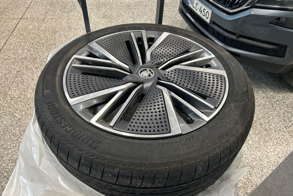 Skoda Enyaq 2025 Coupe 85x 4x4 Style