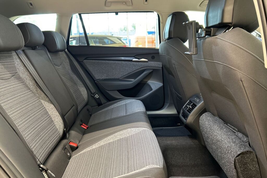 Skoda Superb 2026 Combi 1.5 TSI PHEV Style Explore DSG Autom.